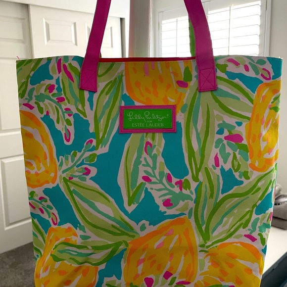 Lilly Pulitzer Handbags - Lilly Pulitzer Estée Lauder Tropical Floral Tote Bag - Pink, Yellow, Green, Blue